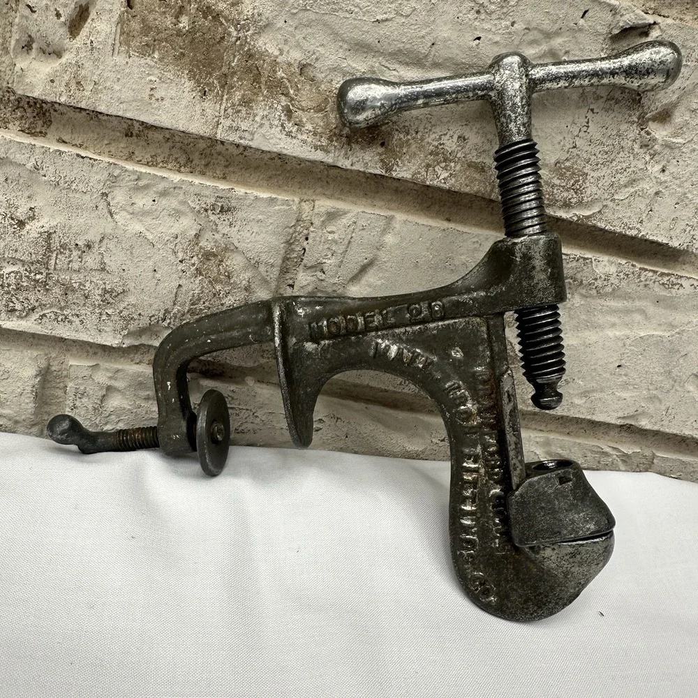 VTG Perfection Nut Cracker Branford Conn. Cast Iron Model 28 Table Counter Mount